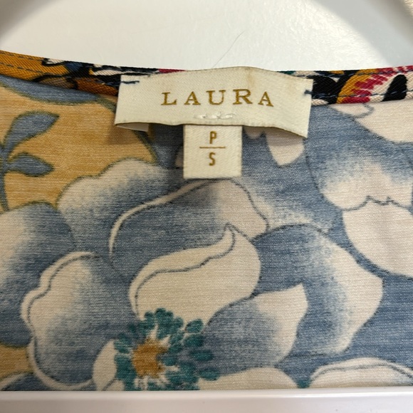 Blouse from Laura’s, never worn, perfect condition. Size S - Picture 4 of 5